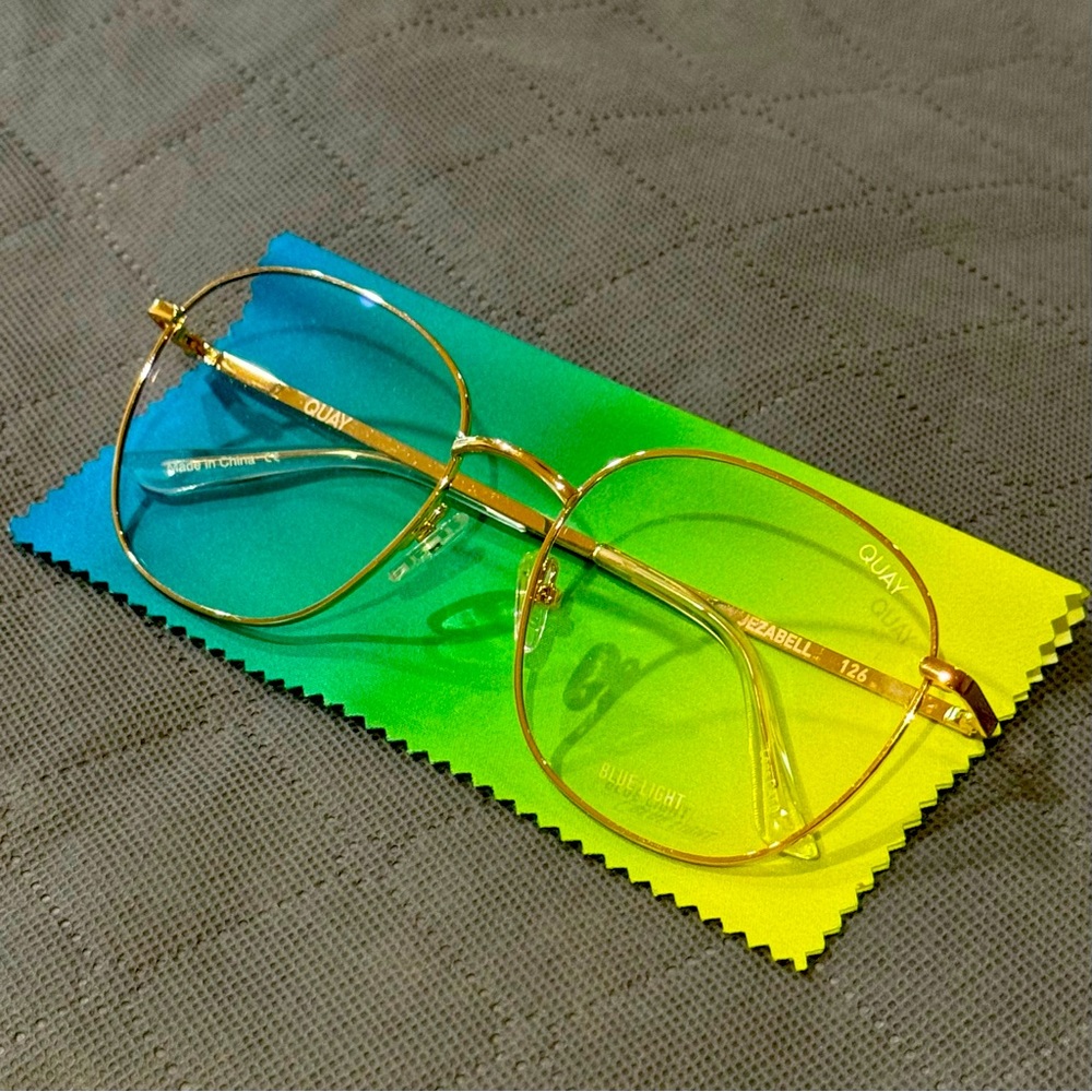 Quay Jezabell blue light glasses